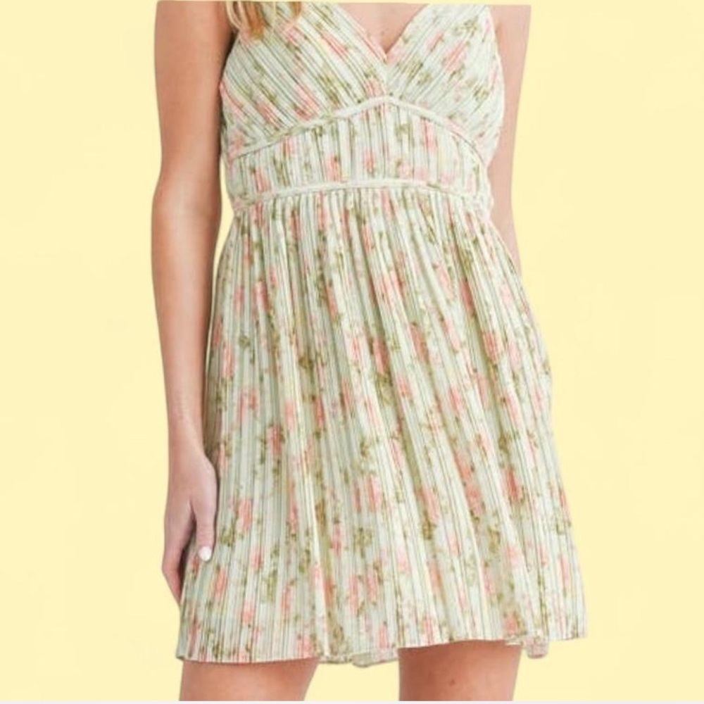 All in favor Pleated Floral Minidress Size Medium